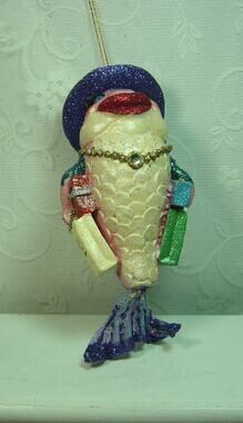 2001 DECEMBER DIAMONDS GLITTERY SALE SHOPPING FISH ORNAMENT-7" TALL
